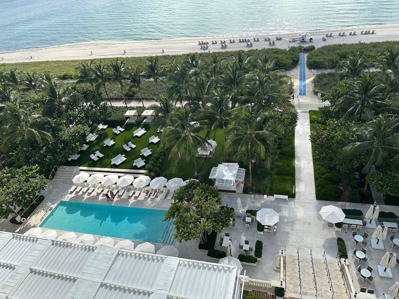 Four Seasons Hotel at The Surf Club